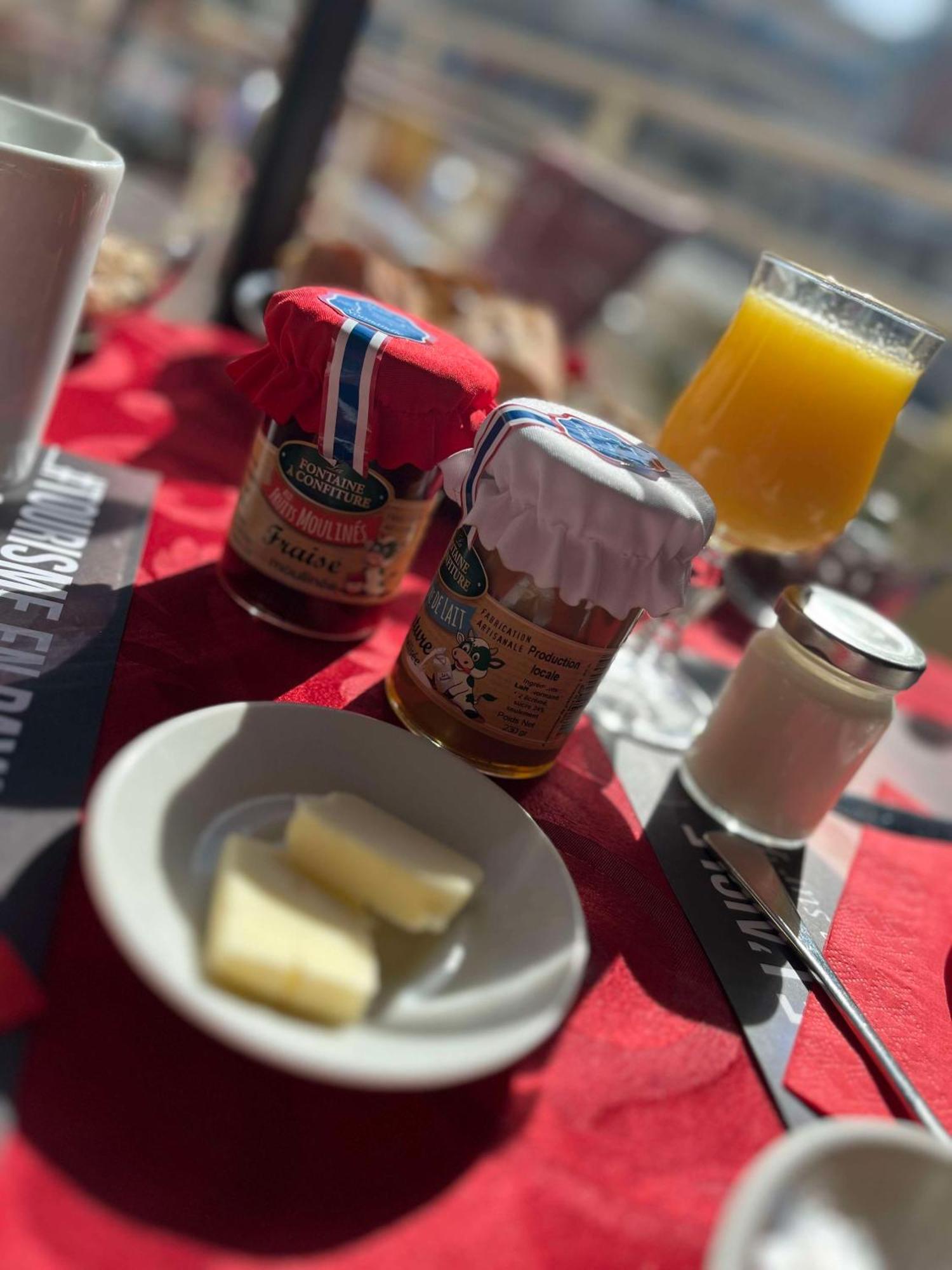 Brit Hotel Du Dauphin LʼAigle エクステリア 写真