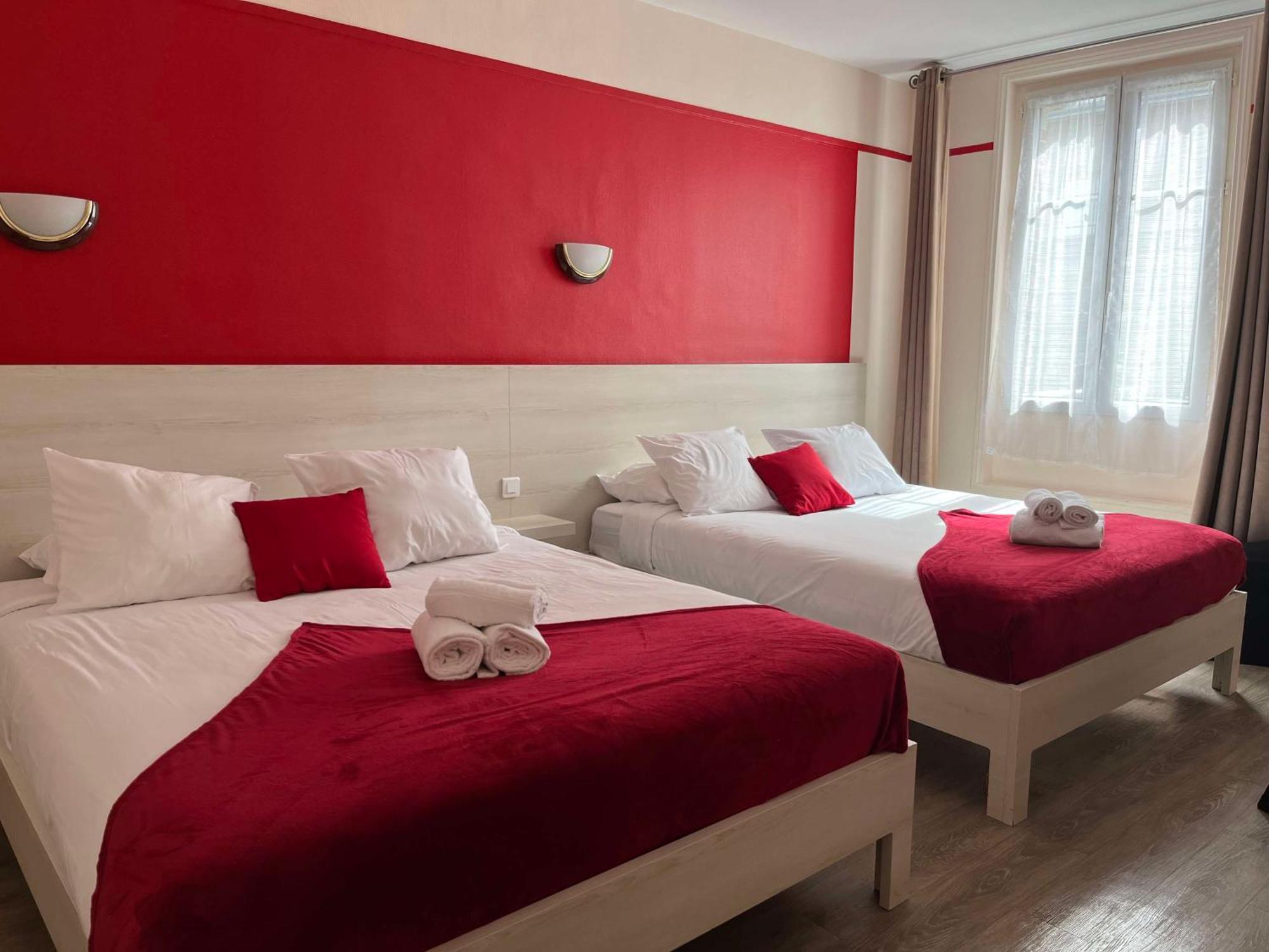 Brit Hotel Du Dauphin LʼAigle エクステリア 写真
