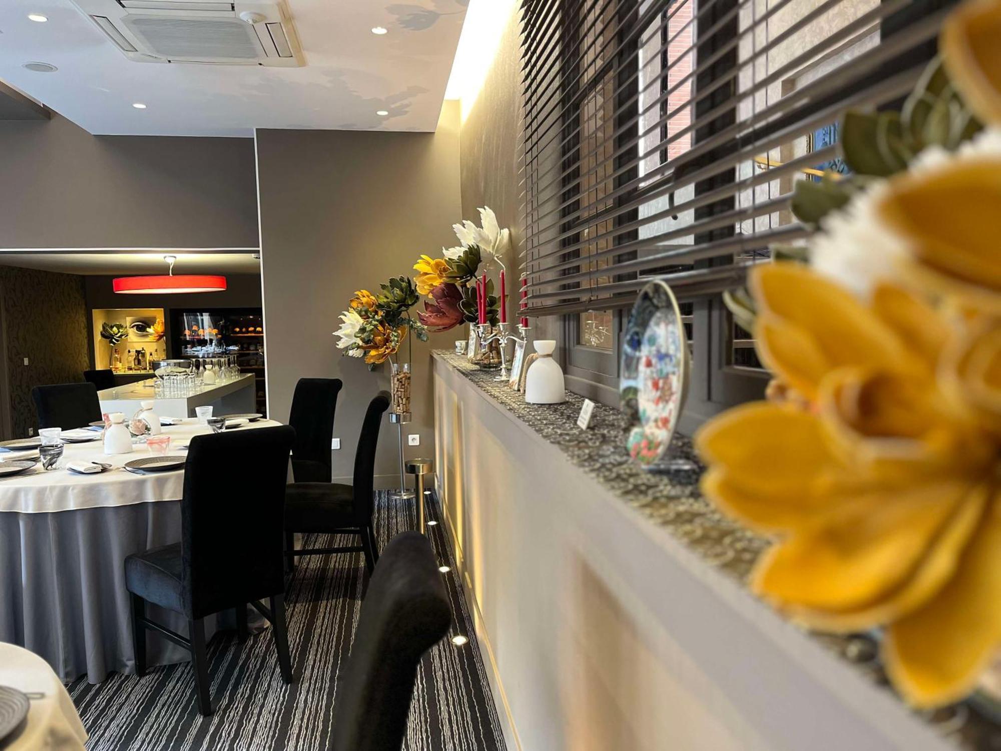 Brit Hotel Du Dauphin LʼAigle エクステリア 写真